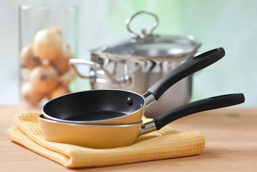 Este utensilio de cocina puede provocar cáncer. Mejor deshazte de ellos