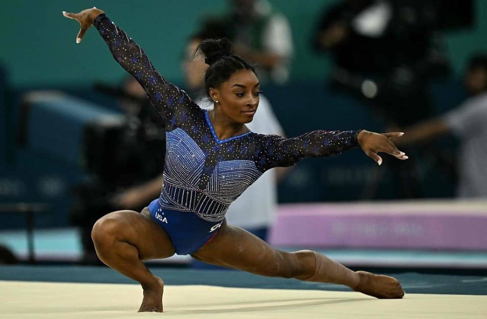 Simone Biles brilla con leotardo con 10,000 cristales de Swarovski