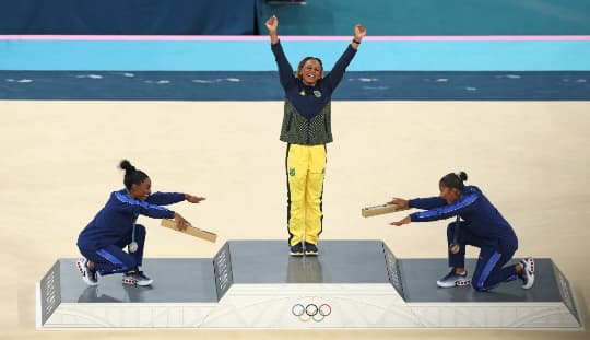 El conmovedor gesto de Simone Biles y Jordan Chiles que el mundo aplaude