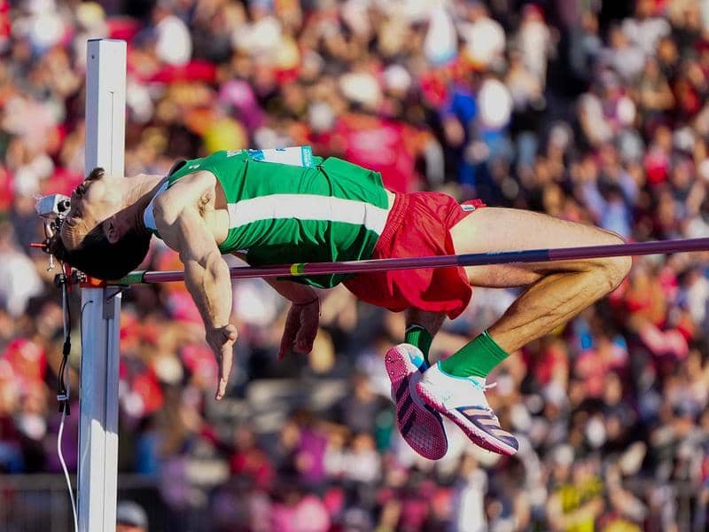 Edgar Rivera destaca hermandad de mexicanos en París