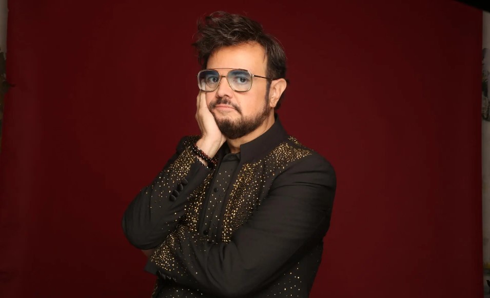 Aleks Syntek revela que perdió contratos tras arrojar al inodoro la música de Karol G