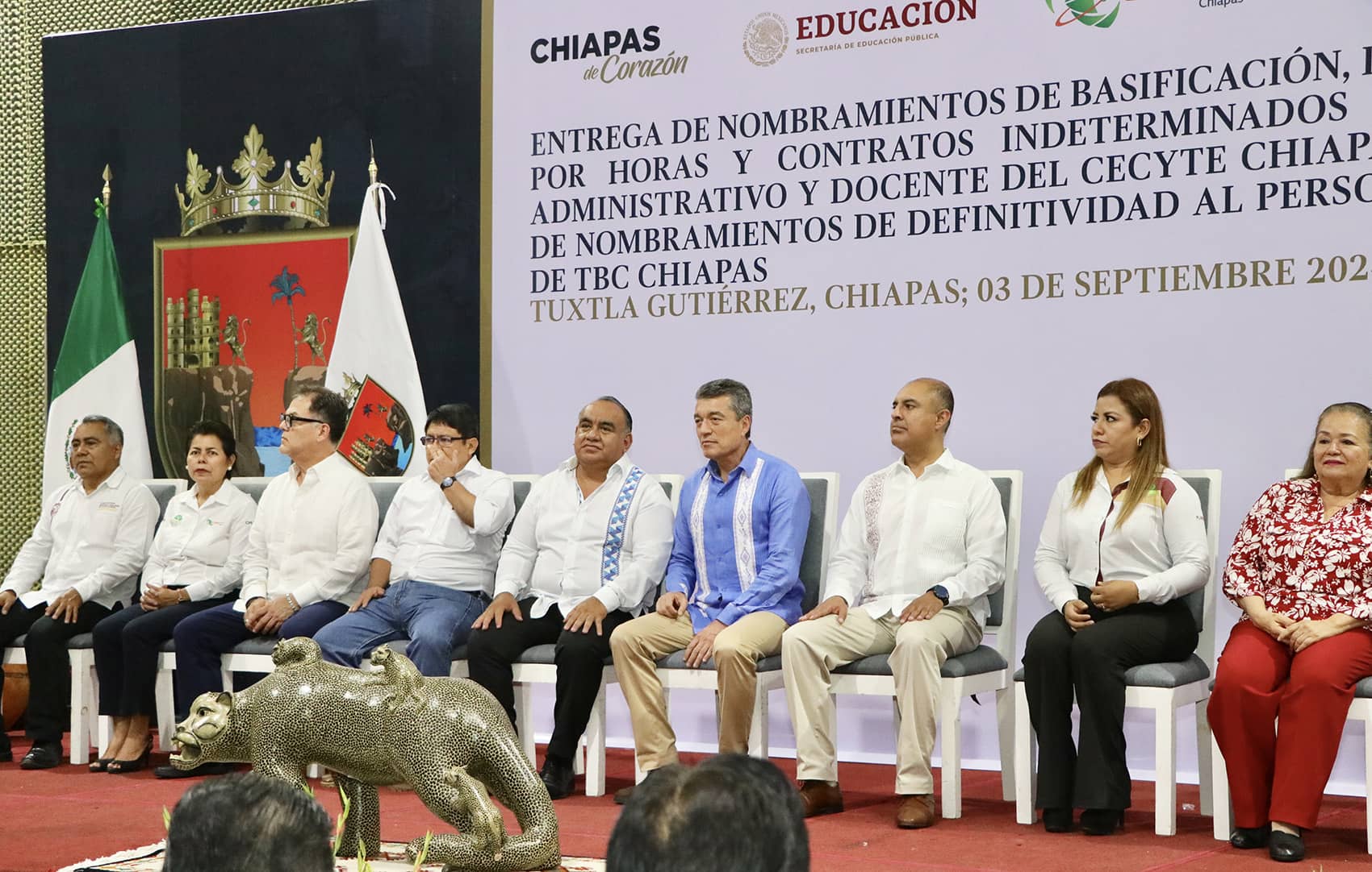 Entrega Rutilio Escandón basificación y contratos a personal del Cecyte Chiapas y Telebachillerato Comunitario