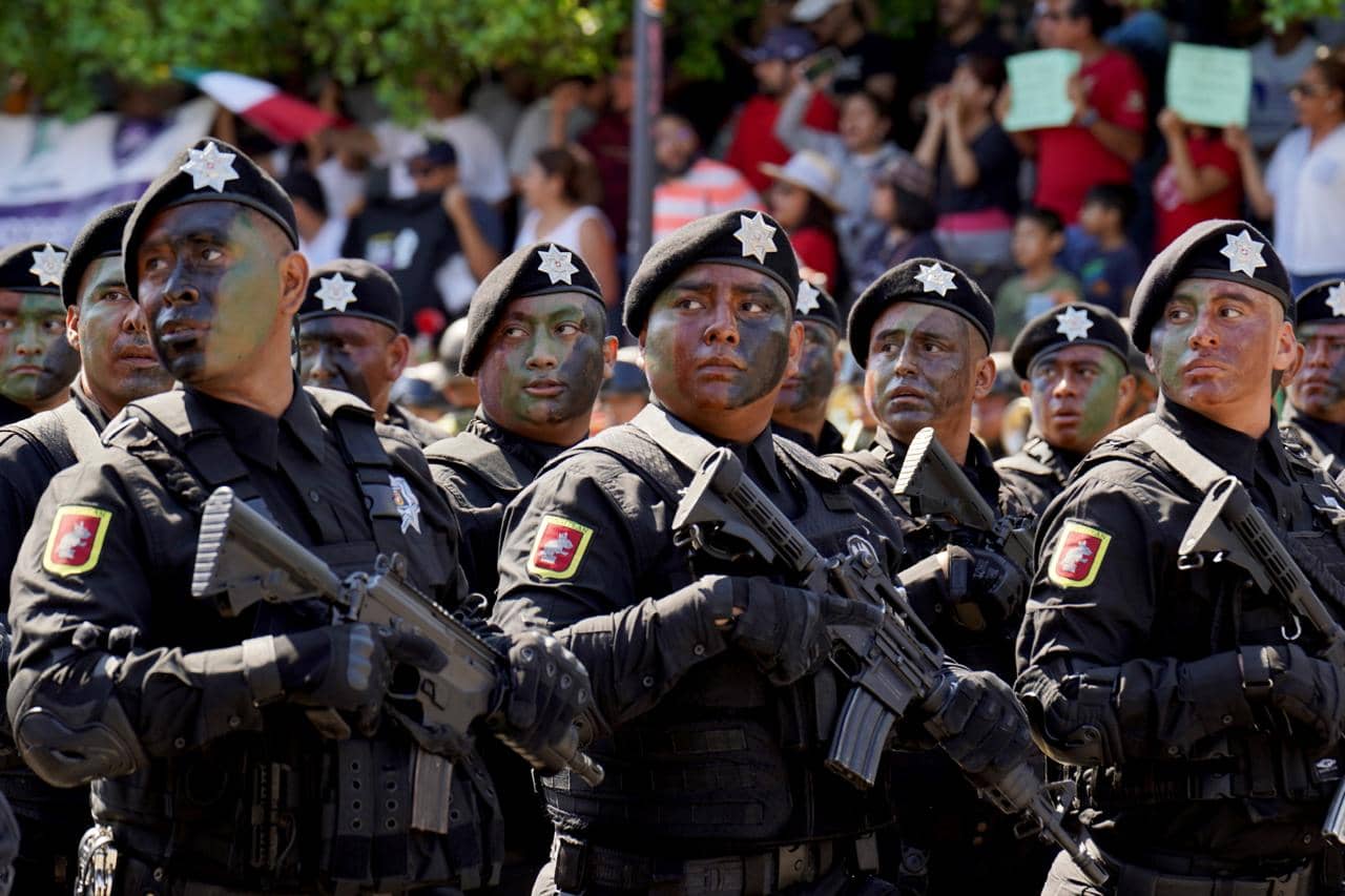 Presencia Rutilio Escandón el Desfile Cívico-Militar por el 214 Aniversario del Inicio de la Independencia de México