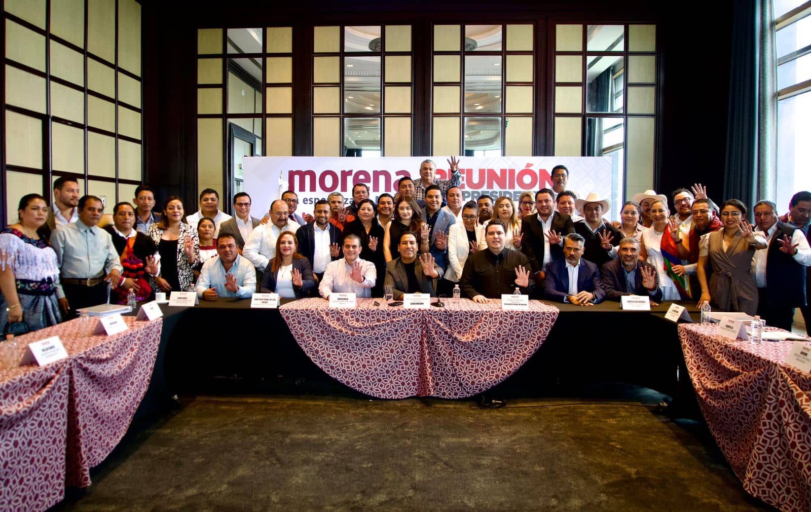 Eduardo Ramírez se reúne con presidentas y presidentes municipales electos de Morena