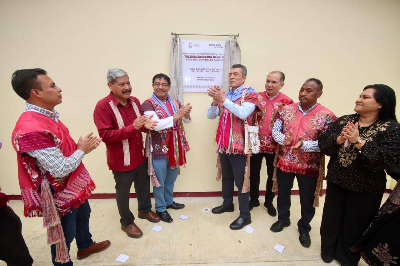 Rutilio Escandón inaugura aulas en Telesecundaria 305 Belisario Domínguez Palencia, en Zinacantán