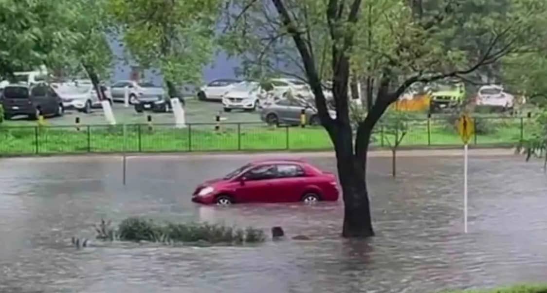¡Lluvias! Cómo saber si entró agua en el tanque de gasolina de tu auto