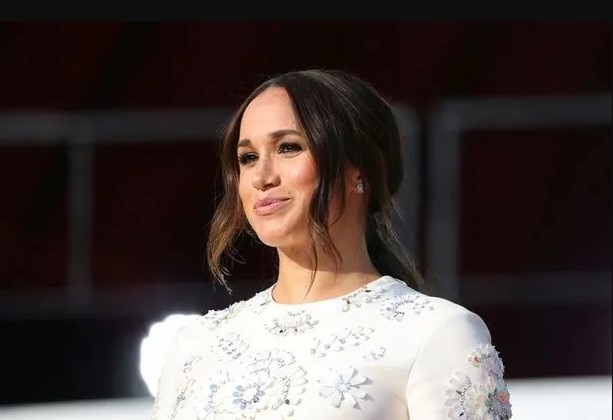 Meghan Markle, rabiosa con la familia real británica y harta del fantasma de lady Di