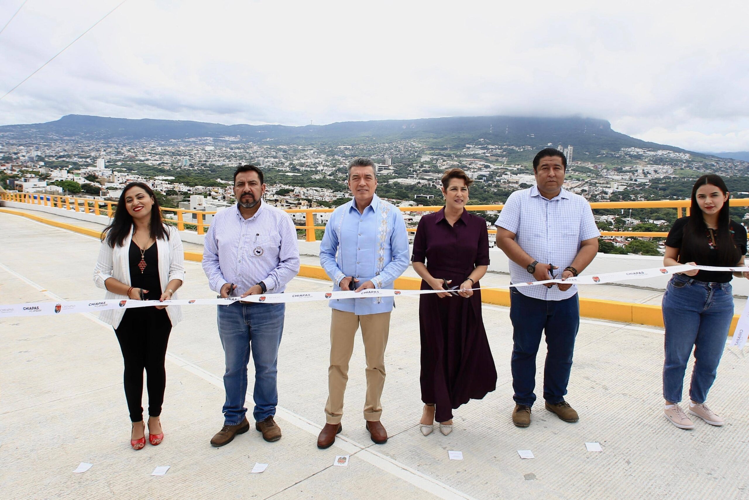 Inaugura Rutilio Escandón pavimentación de la Calle Lagunas de Montebello en la Colonia Laguitos