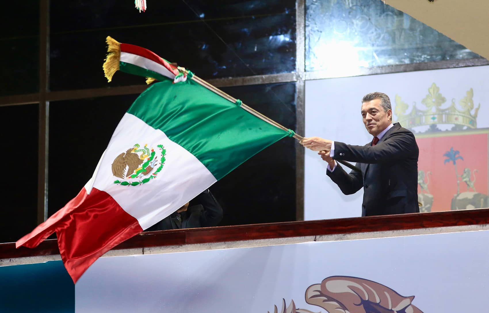 Rutilio Escandón conmemora el 214 Aniversario del Grito de Independencia acompañado de las familias chiapanecas