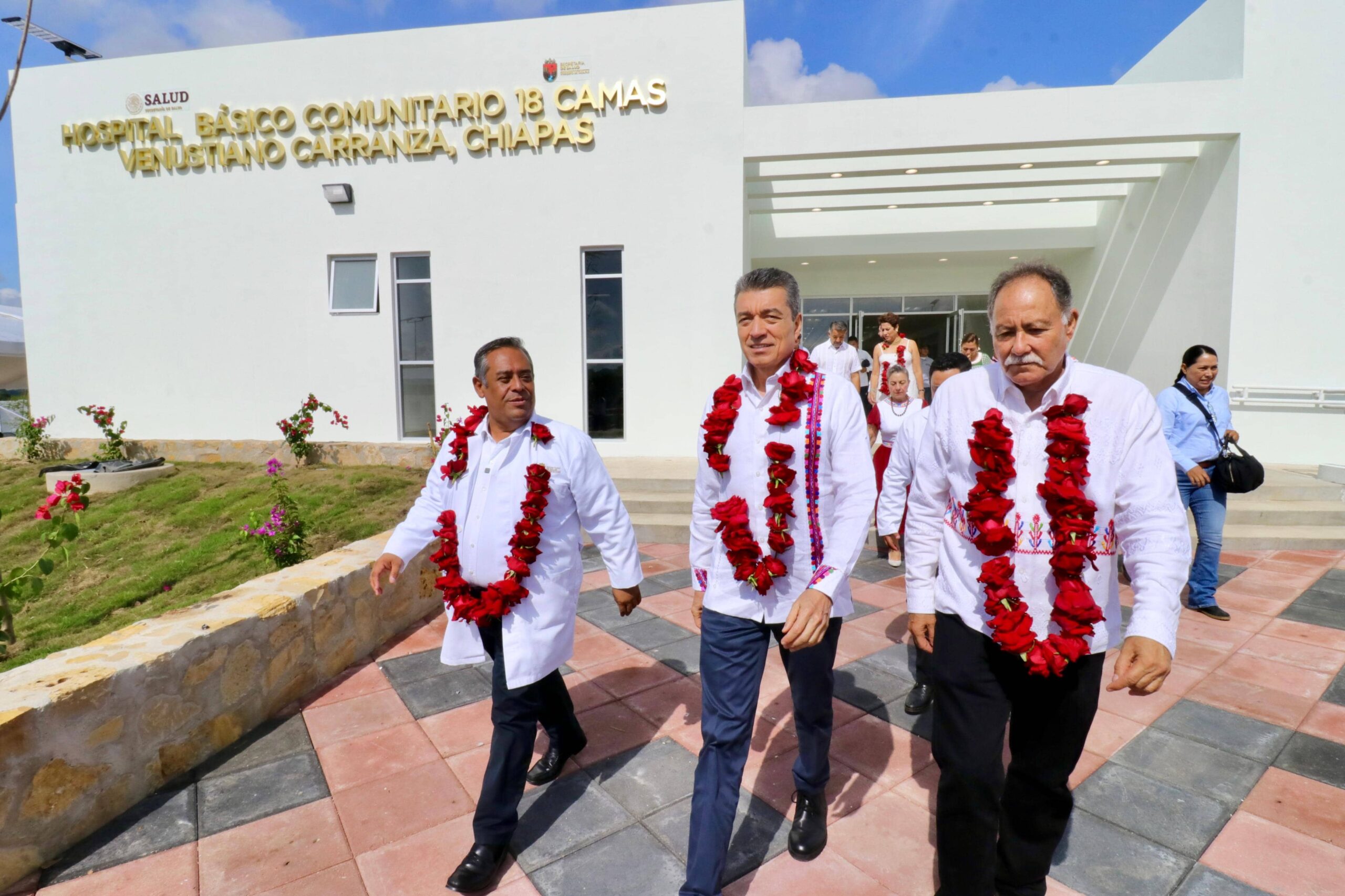 Entrega Rutilio Escandón Hospital Básico Comunitario a habitantes de Venustiano Carranza