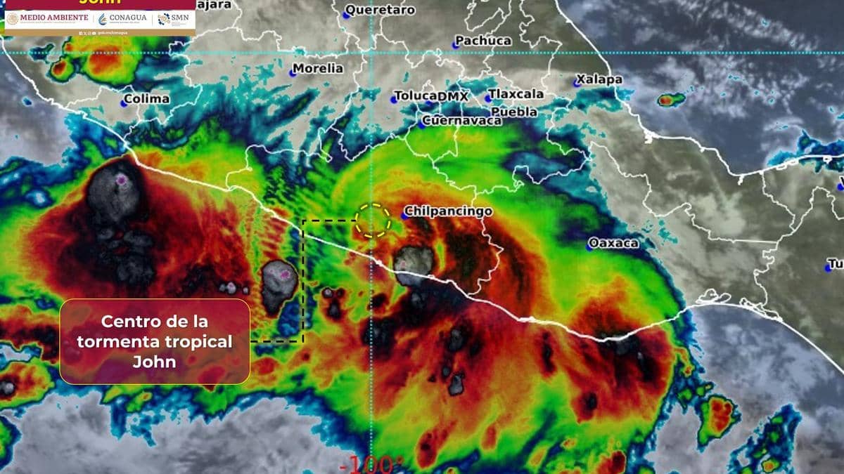 Huracán John se degrada a tormenta tropical; sigue azotando México