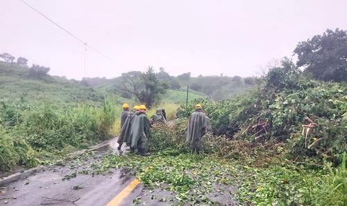 Reportan dos muertos en Guerrero tras impacto del Huracán John; “entró fuerte, con muchas lluvias”, señaló AMLO