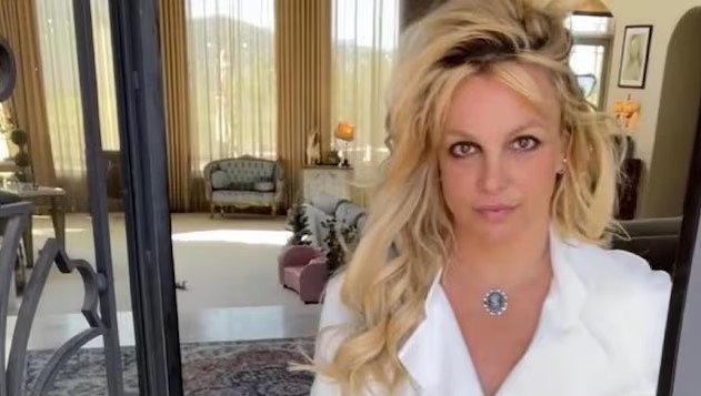 Britney Spears sufre accidente doméstico y pierda las cejas y las pestañas