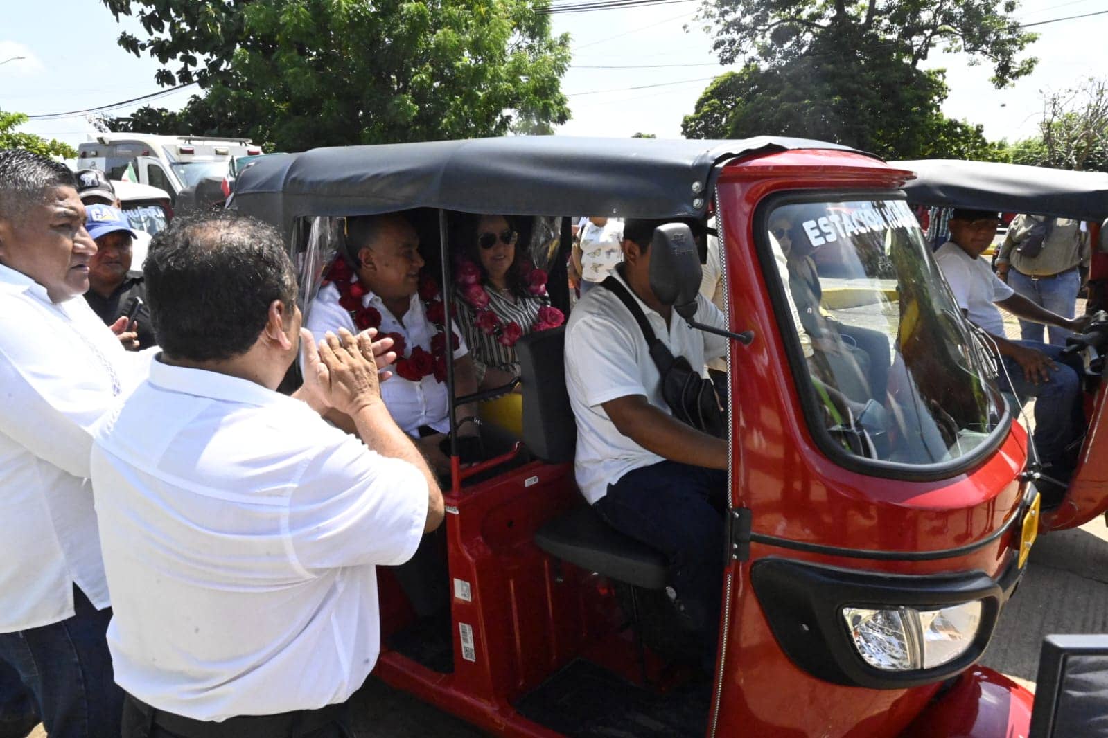 Con entrega de permisos de ecotaxis en Huehuetán mejorará la movilidad y la economía local