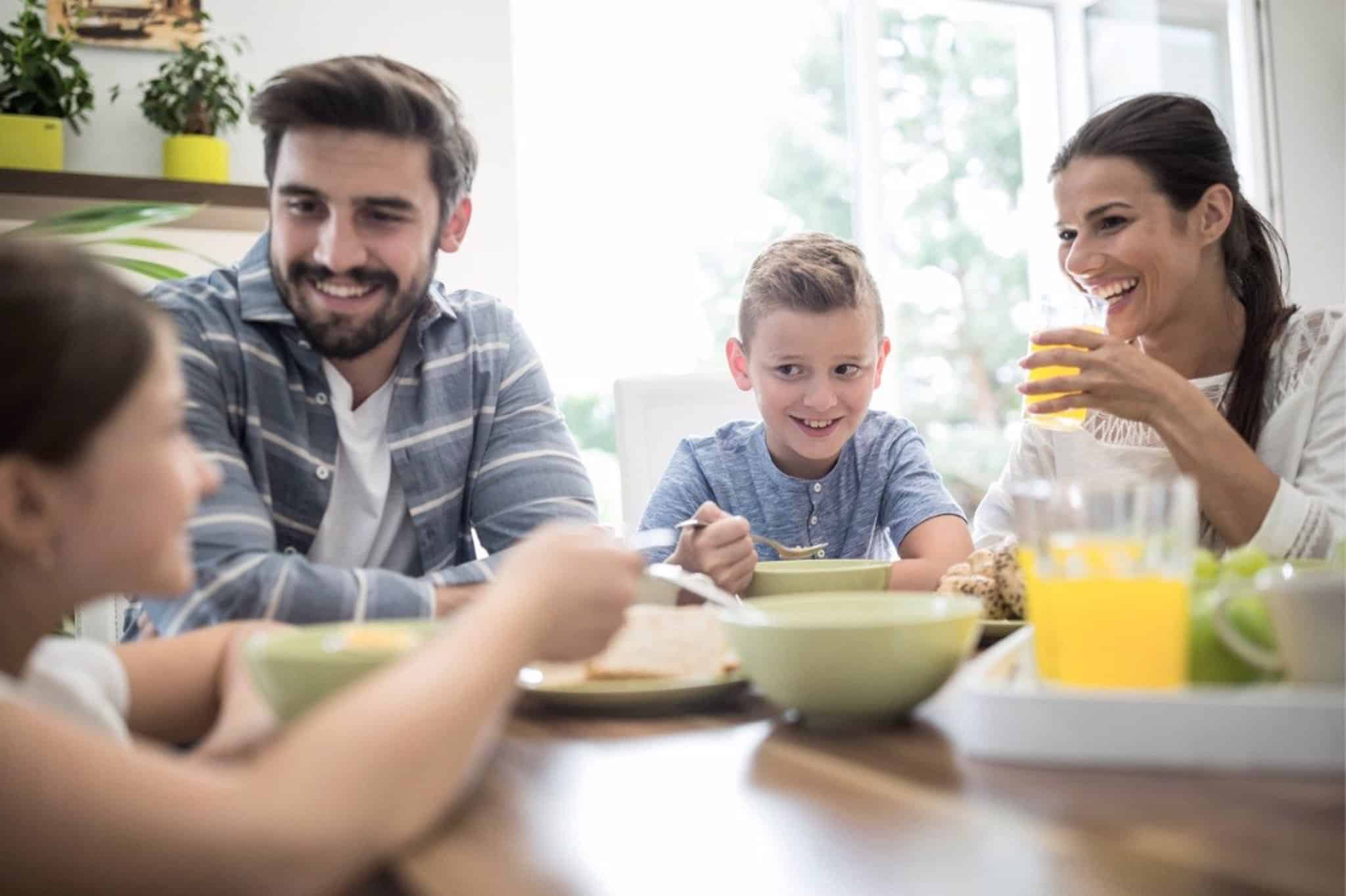 ¿En qué momento del día deberíamos desayunar, según experta en endocrinología?
