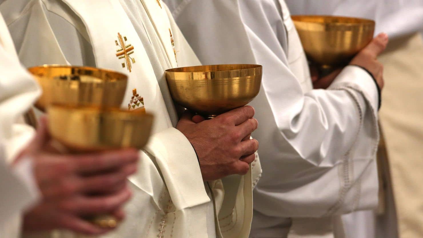 El Vaticano pide agilizar destituciones de sacerdotes acusados de abuso