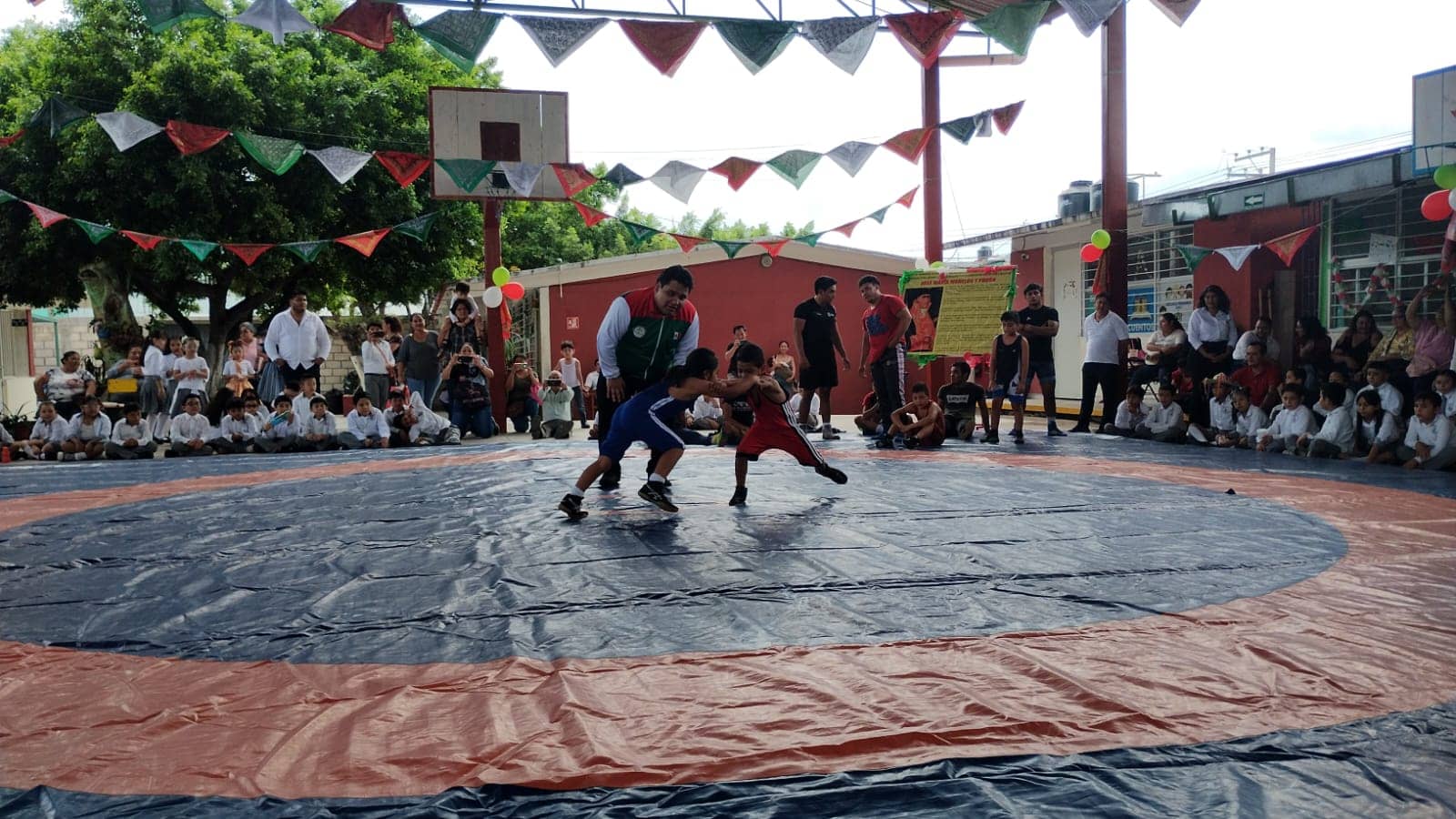 Atletas de la disciplina de Luchas Asociadas del Indeporte realizaron exhibición deportiva