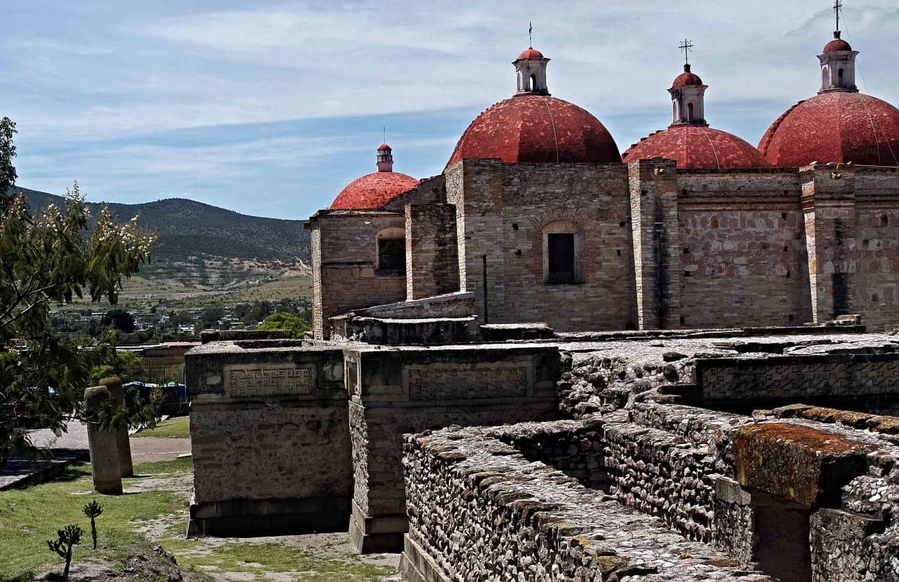 Científicos revelan siniestra entrada al inframundo oculta bajo antigua iglesia en México