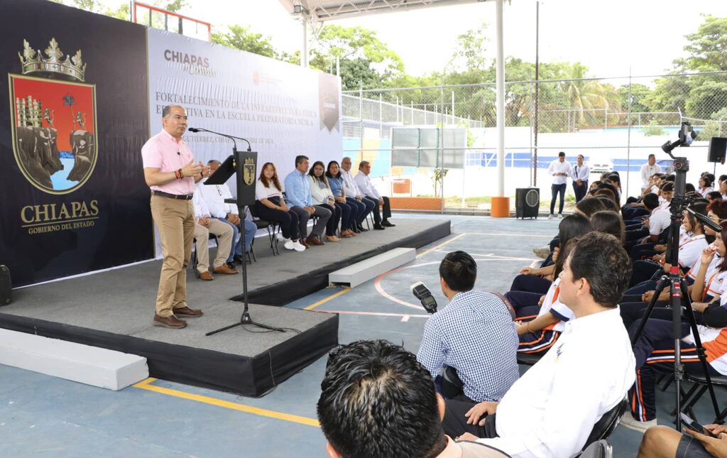 Rutilio Escandón cumple a comunidad de la Preparatoria No. 6 del Estado con modernización de infraestructura