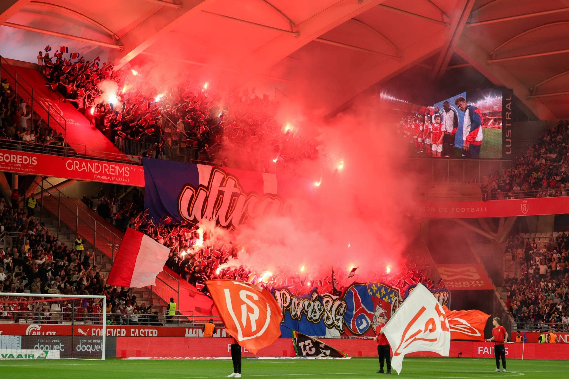 Liga de Francia condena cánticos homófobos en estadio del PSG