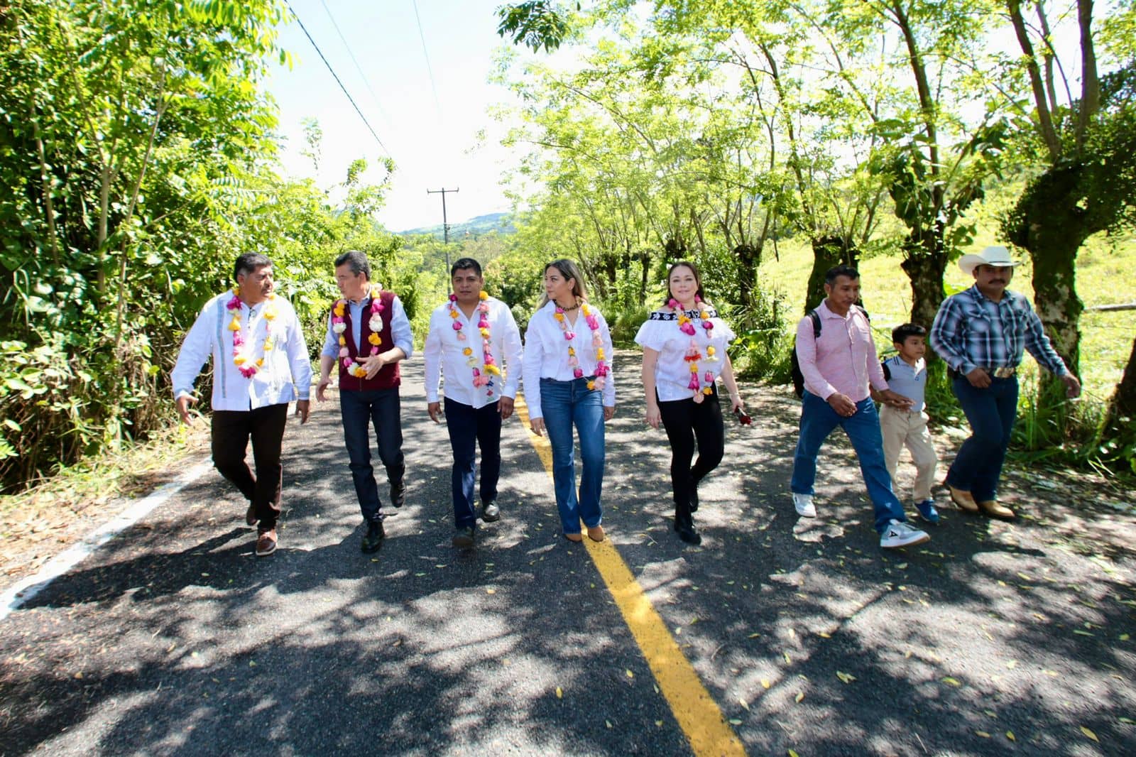 Rutilio Escandón inaugura camino en beneficio de los municipios de Tecpatán y Francisco León