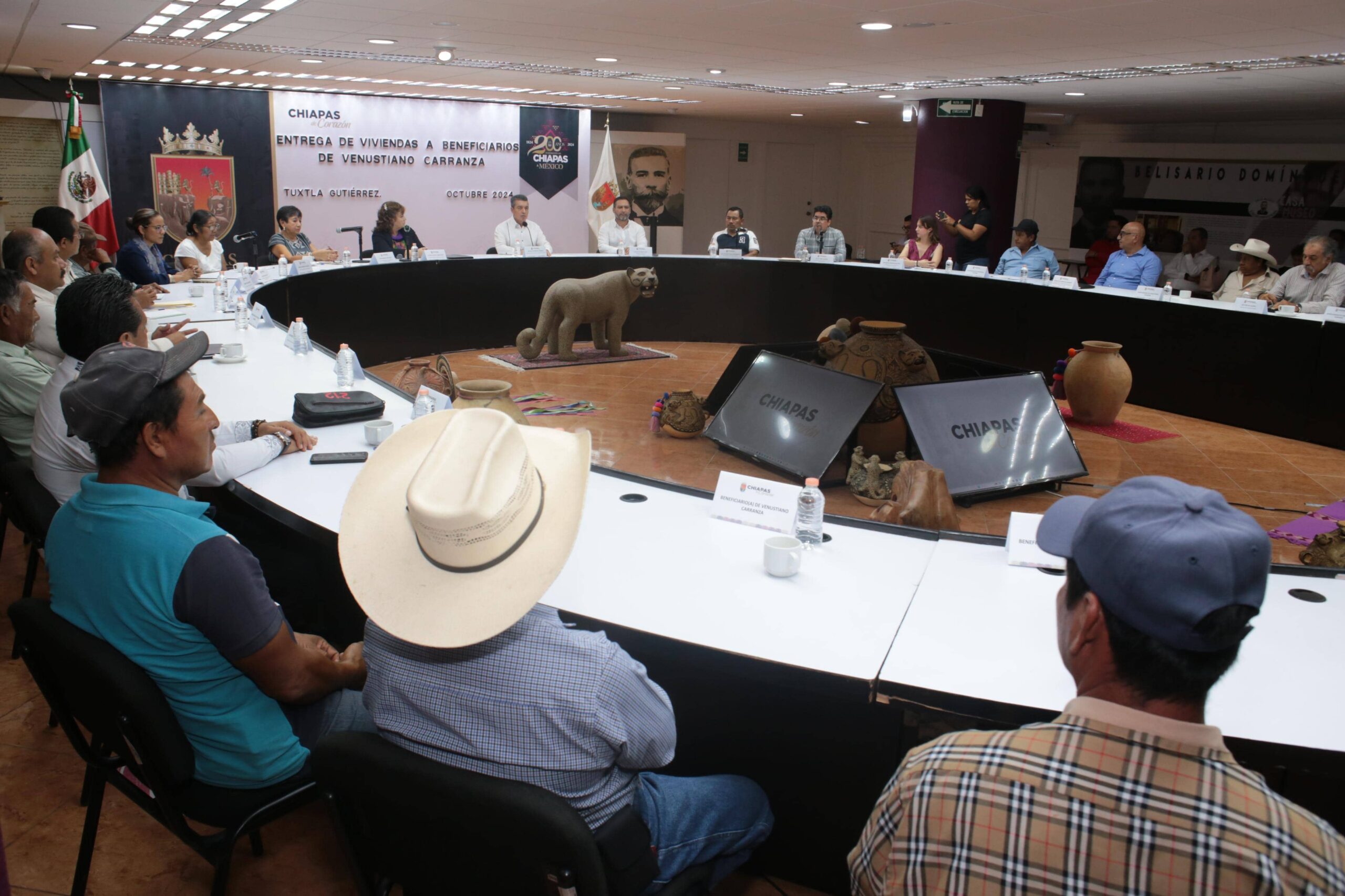 Entrega Rutilio Escandón viviendas a familias del municipio de Venustiano Carranza