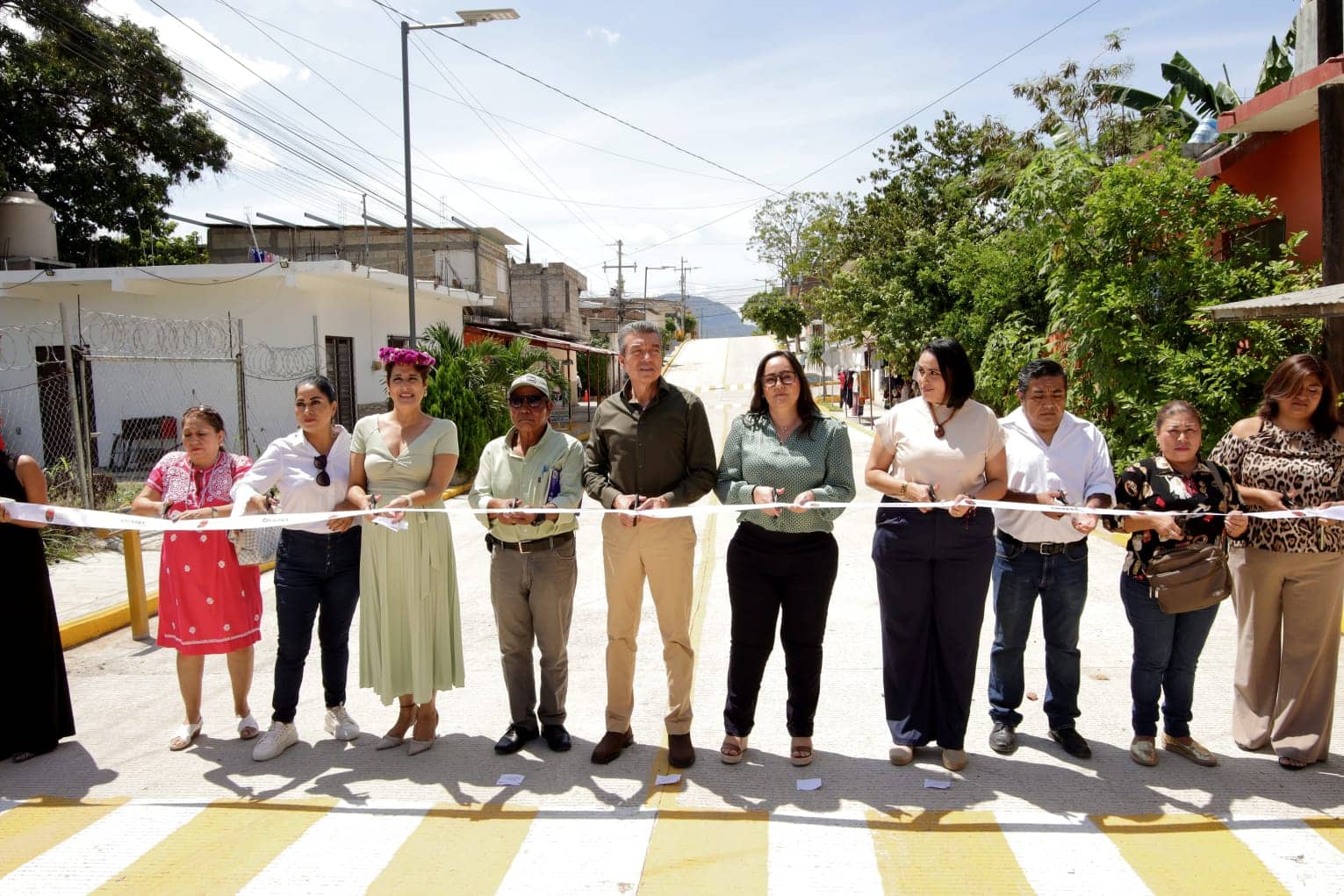 Rutilio Escandón inaugura pavimentación de la calle 1º de Mayo de la colonia Lindavista Shanka en Tuxtla Gutiérrez