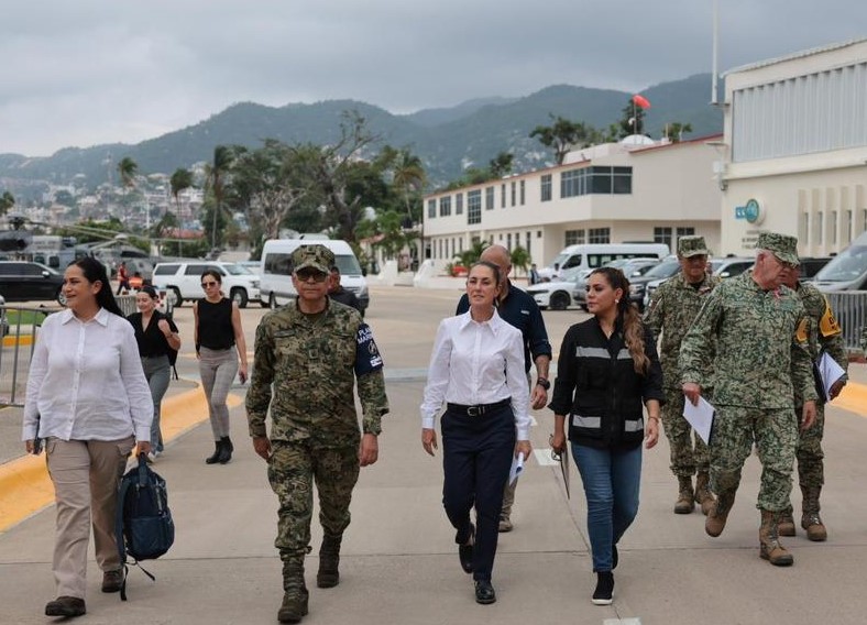 Claudia Sheinbaum arriba a Acapulco para supervisar daño por huracán John