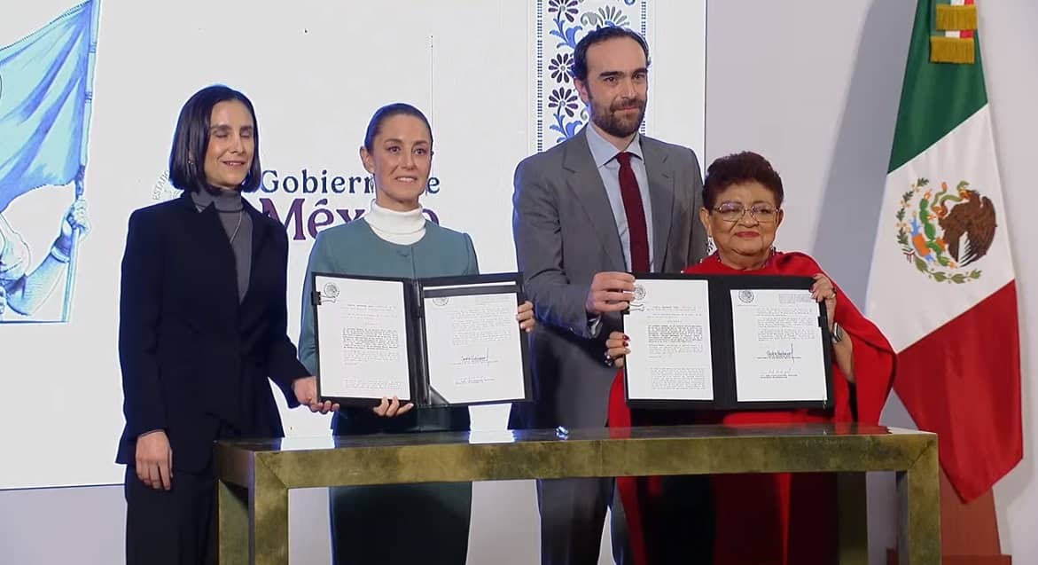 Sheinbaum firma decretos; declaran retorno de Pemex y CFE a ser empresas públicas