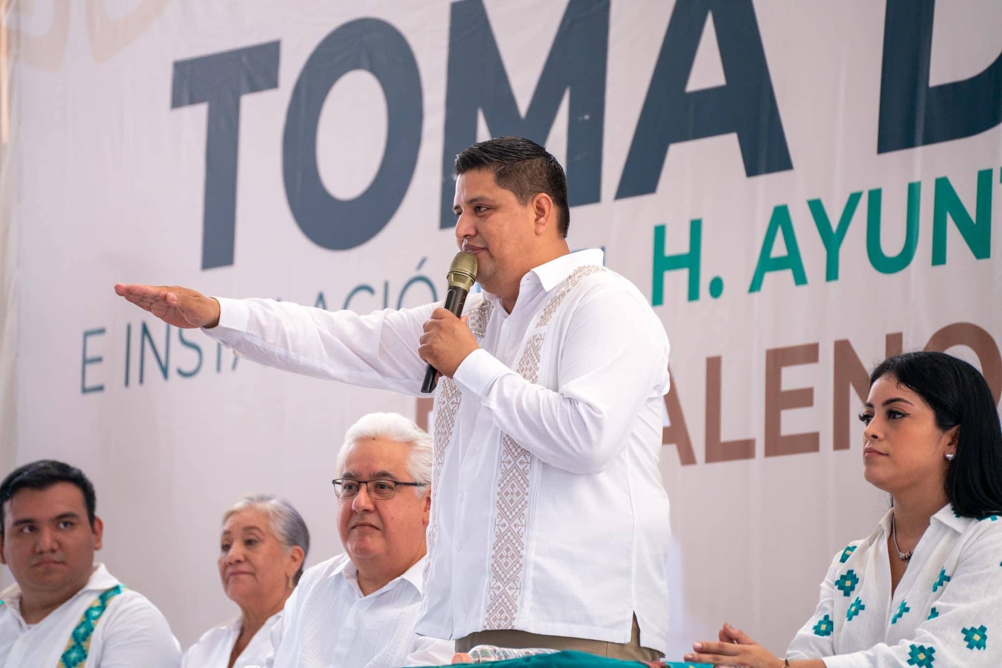 Asiste Enoch Cancino Pérez a la toma protesta de Jorge Cabrera como presidente municipal de Palenque