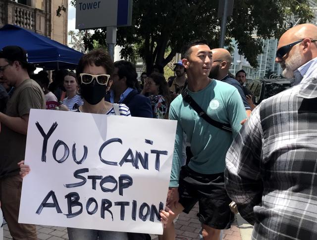 Florida busca prohibir anuncio a favor del aborto; juez impide su bloqueo