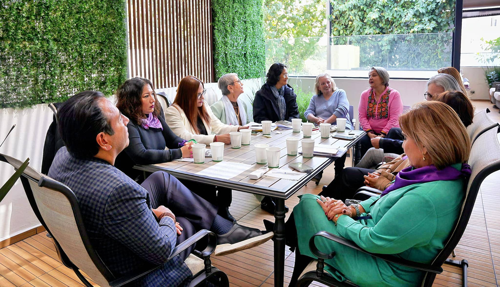 Eduardo Ramírez se reúne con lideresas feministas en Chiapas