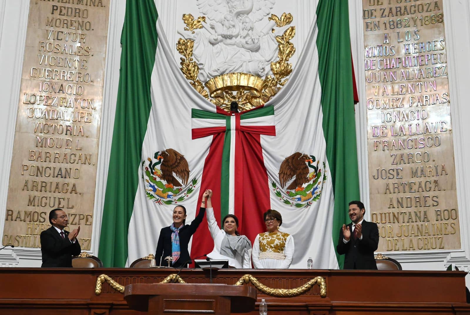 Presidenta Claudia Sheinbaum asiste a la toma de protesta de Clara Brugada como Jefa de Gobierno de la Ciudad de México