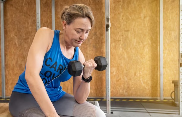 El ejercicio que deben hacer las personas mayores de 40 años según expertos en longevidad