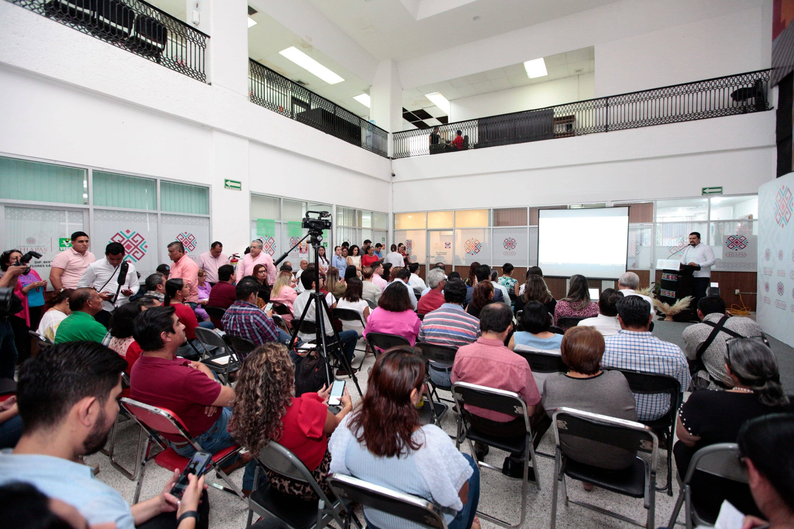 Imparten curso: “Retos Legislativos”, al personal del Congreso Estatal