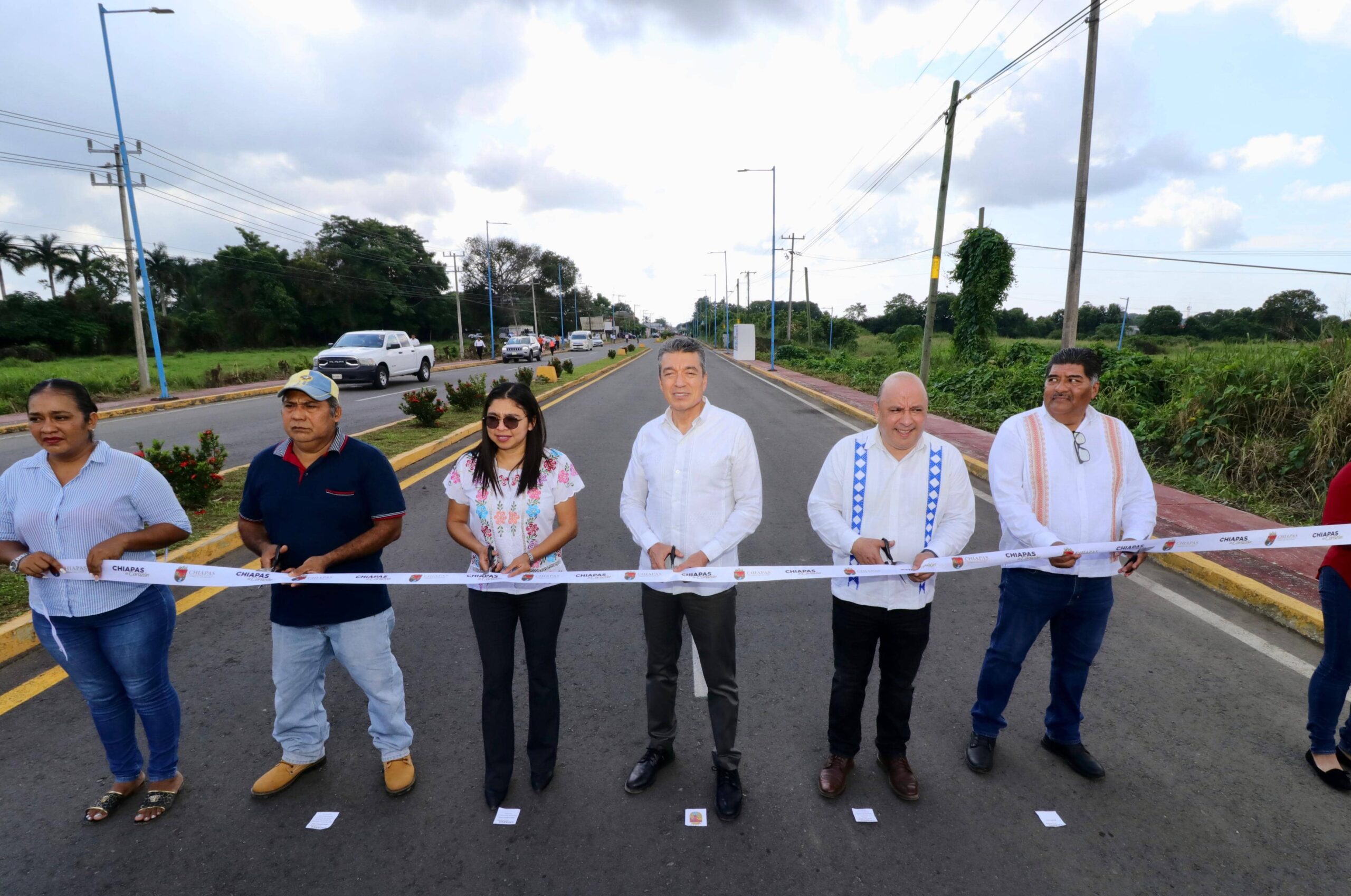 Inaugura Rutilio Escandón la reconstrucción del camino Arriaga-Tapachula-Álvaro Obregón-Mazatán