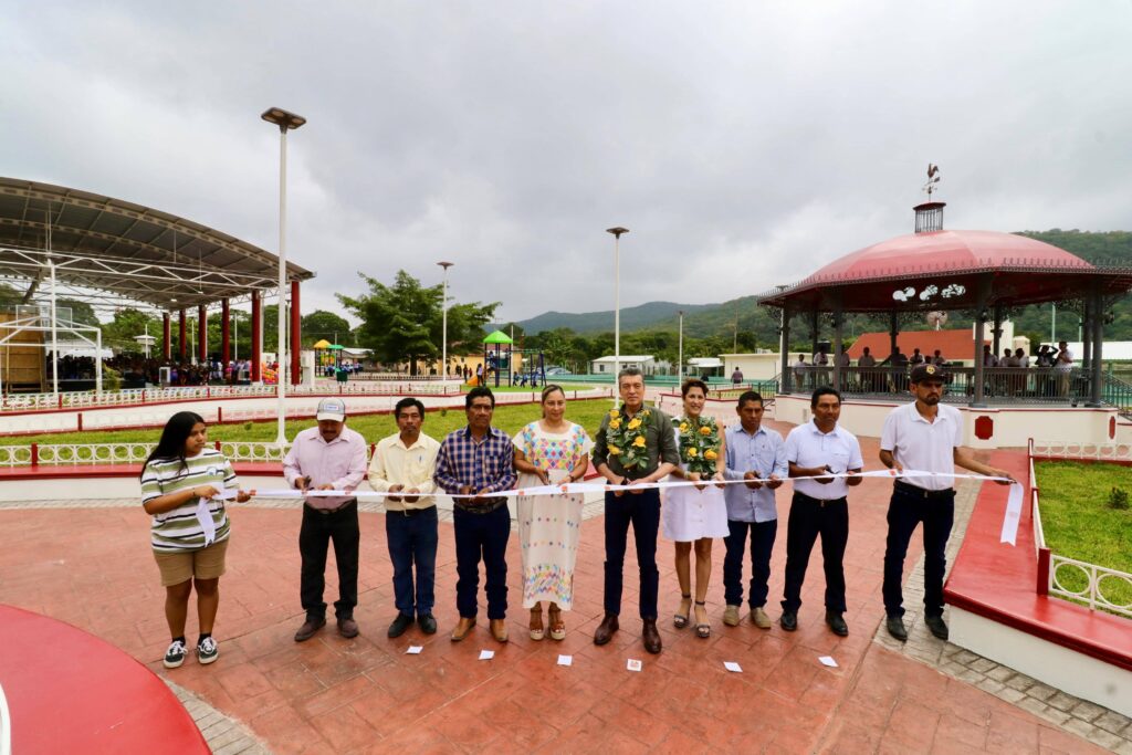 Inaugura Rutilio Escandón construcción del Parque Central de la localidad Benito Juárez, en Jiquipilas