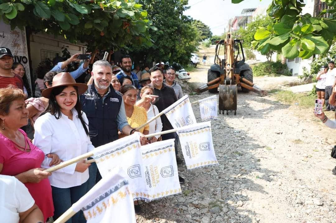 Arranca Ángel Torres trabajos de pavimentación en San Pedro Progresivo