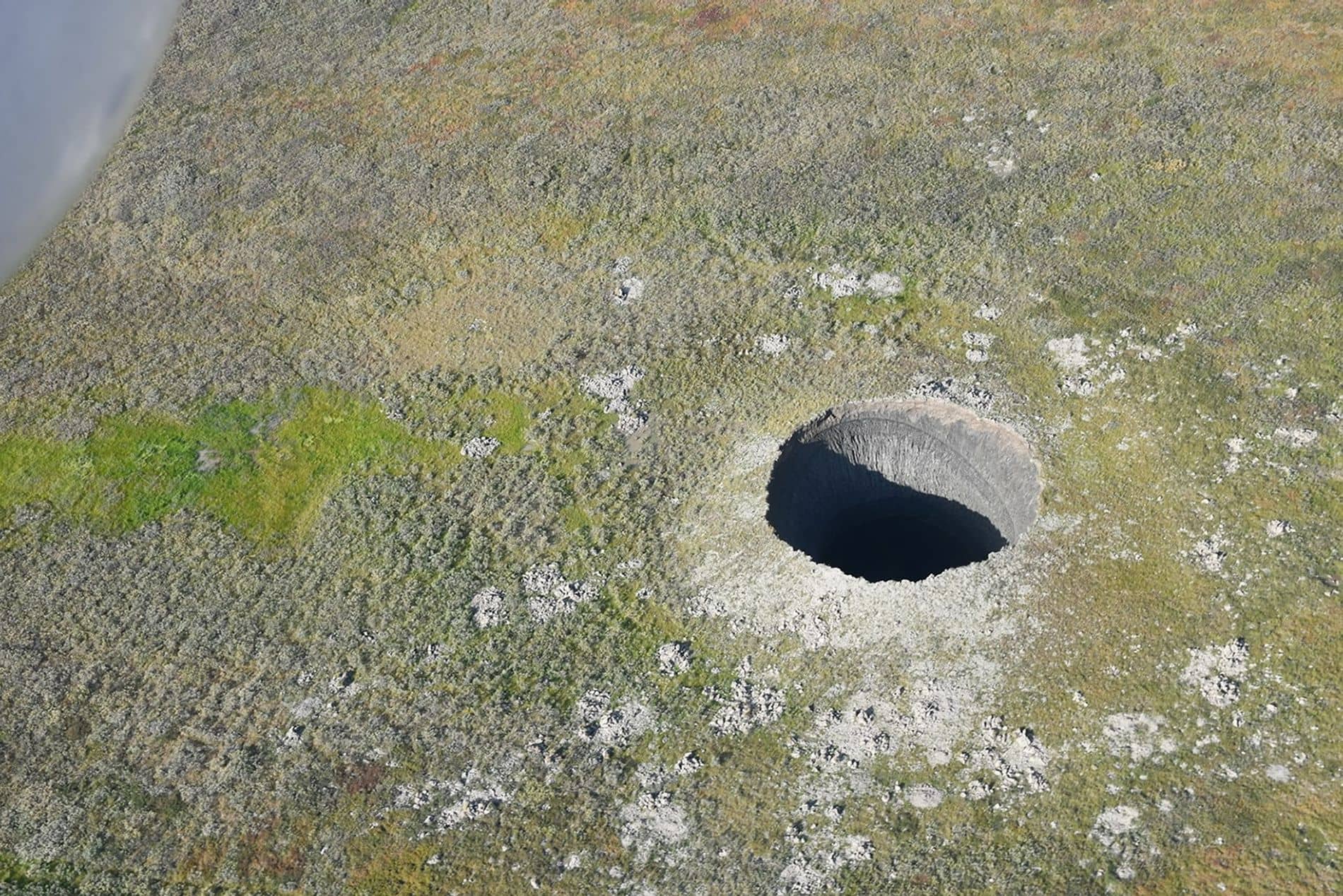 La misteriosa aparición de cráteres en el norte de Siberia y su vínculo con el calentamiento global