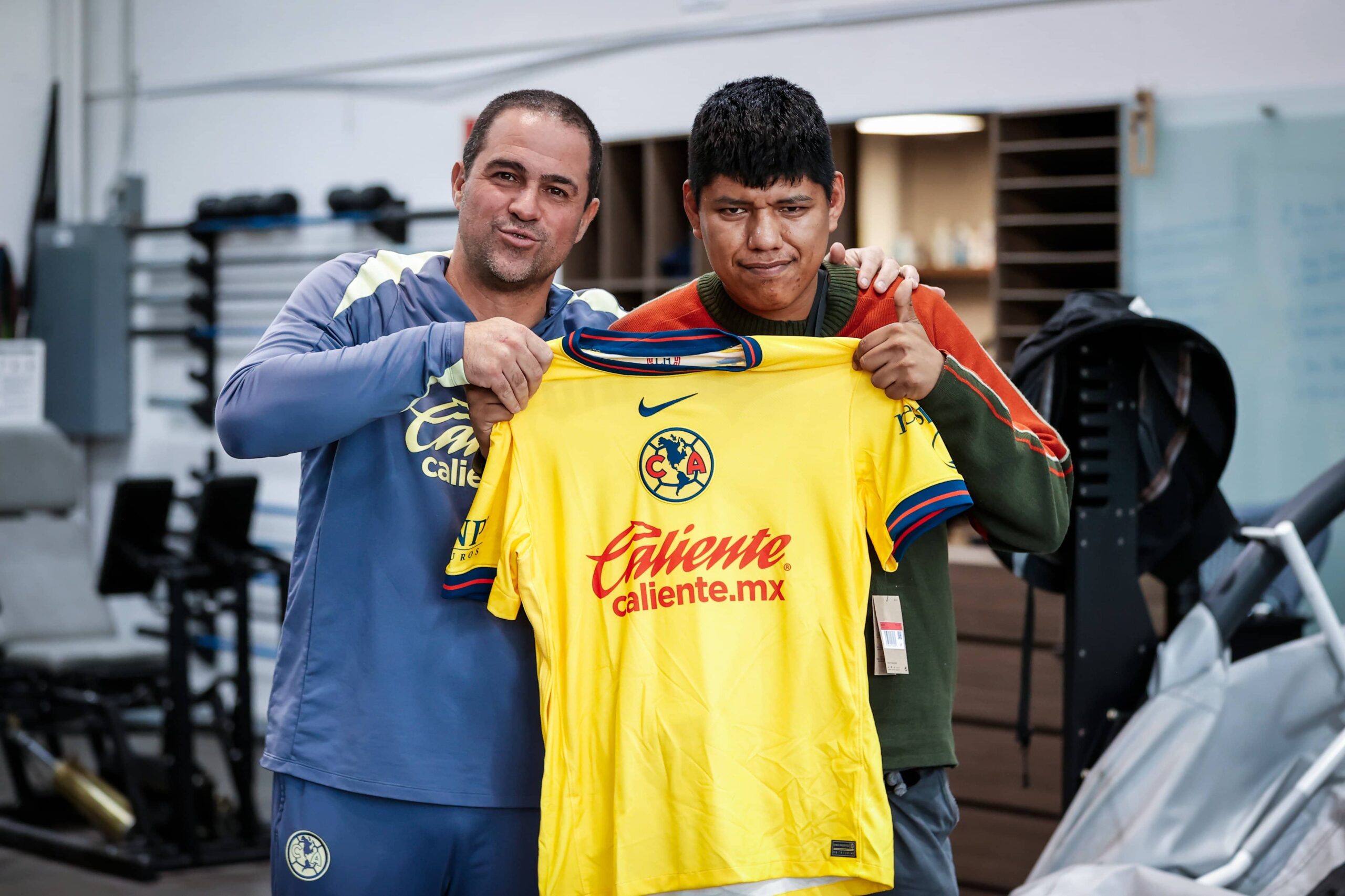 América le da un regalo especial al 'Bebote'; el aficionado que se hizo viral en redes sociales