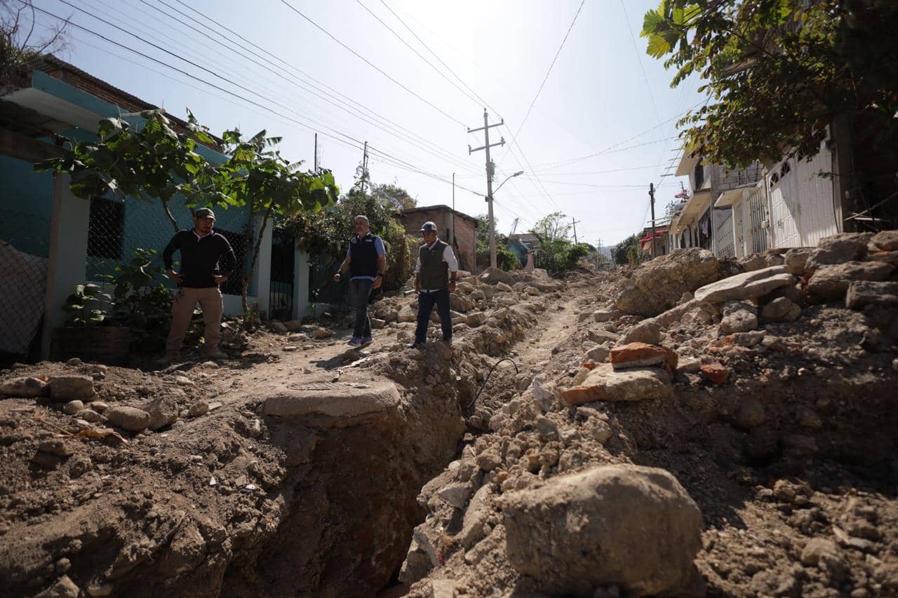 Supervisa Angel Torres construcción de circuito de movilidad en la colonia Azteca