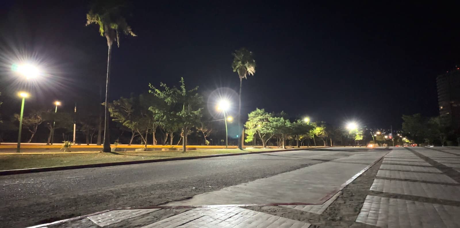 Tuxtla está cada vez más iluminada: Angel Torres