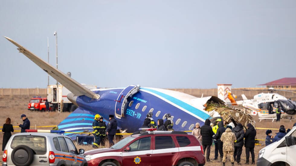 Avión accidentado en el Mar Caspio habría sido derribado por misil ruso, según Azerbaiyán