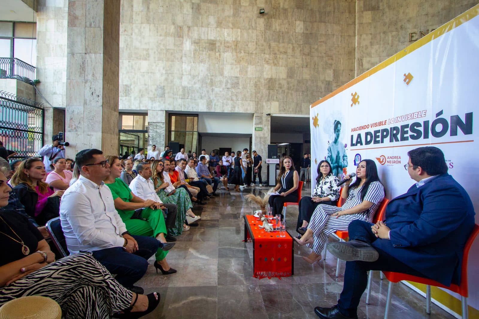 Imparten conversatorio sobre la depresión en Congreso Estatal