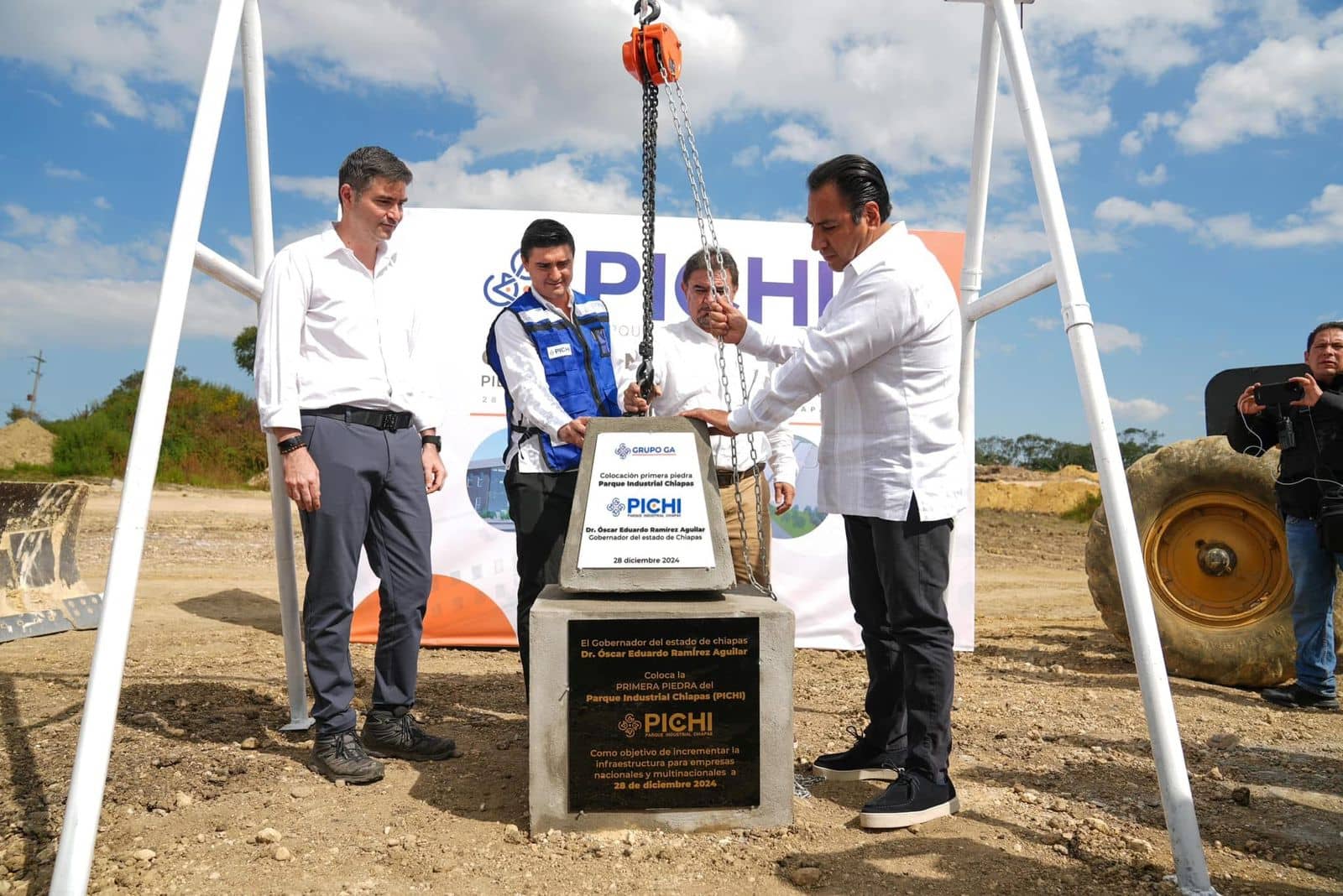 Encabeza Eduardo Ramírez colocación de la primera piedra del Parque Industrial Chiapas, en Berriozábal