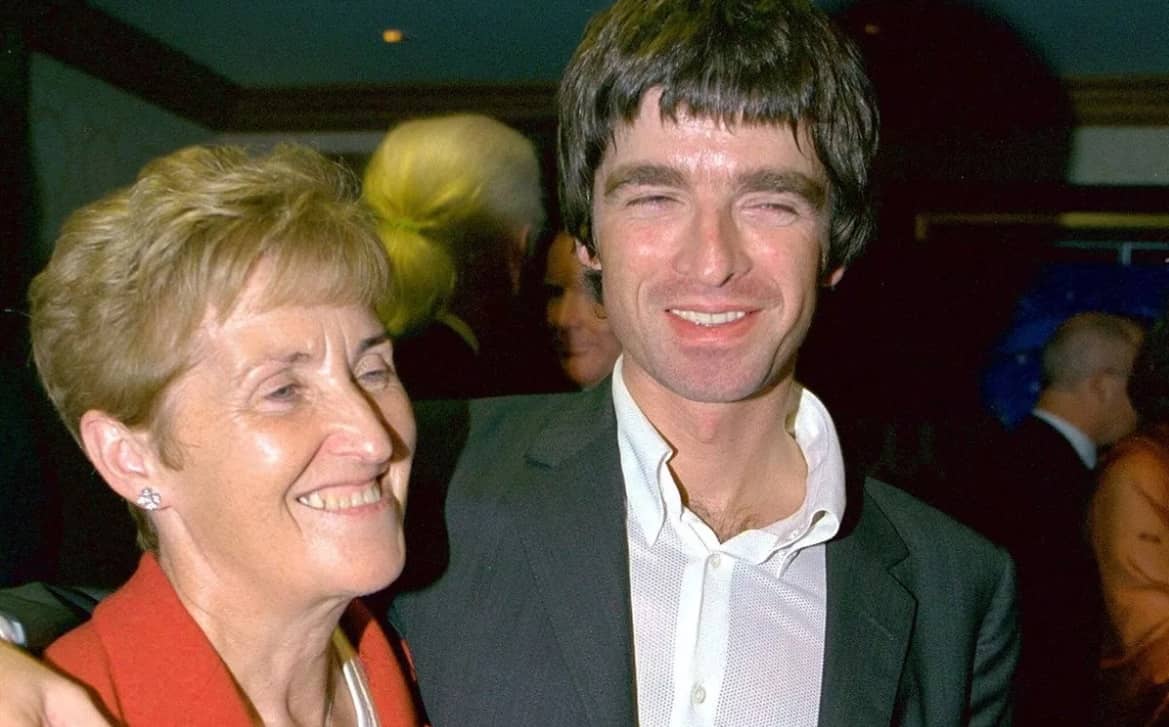 Esta fue la reacción de la madre de los hermanos Gallagher al enterarse que Oasis regresaría