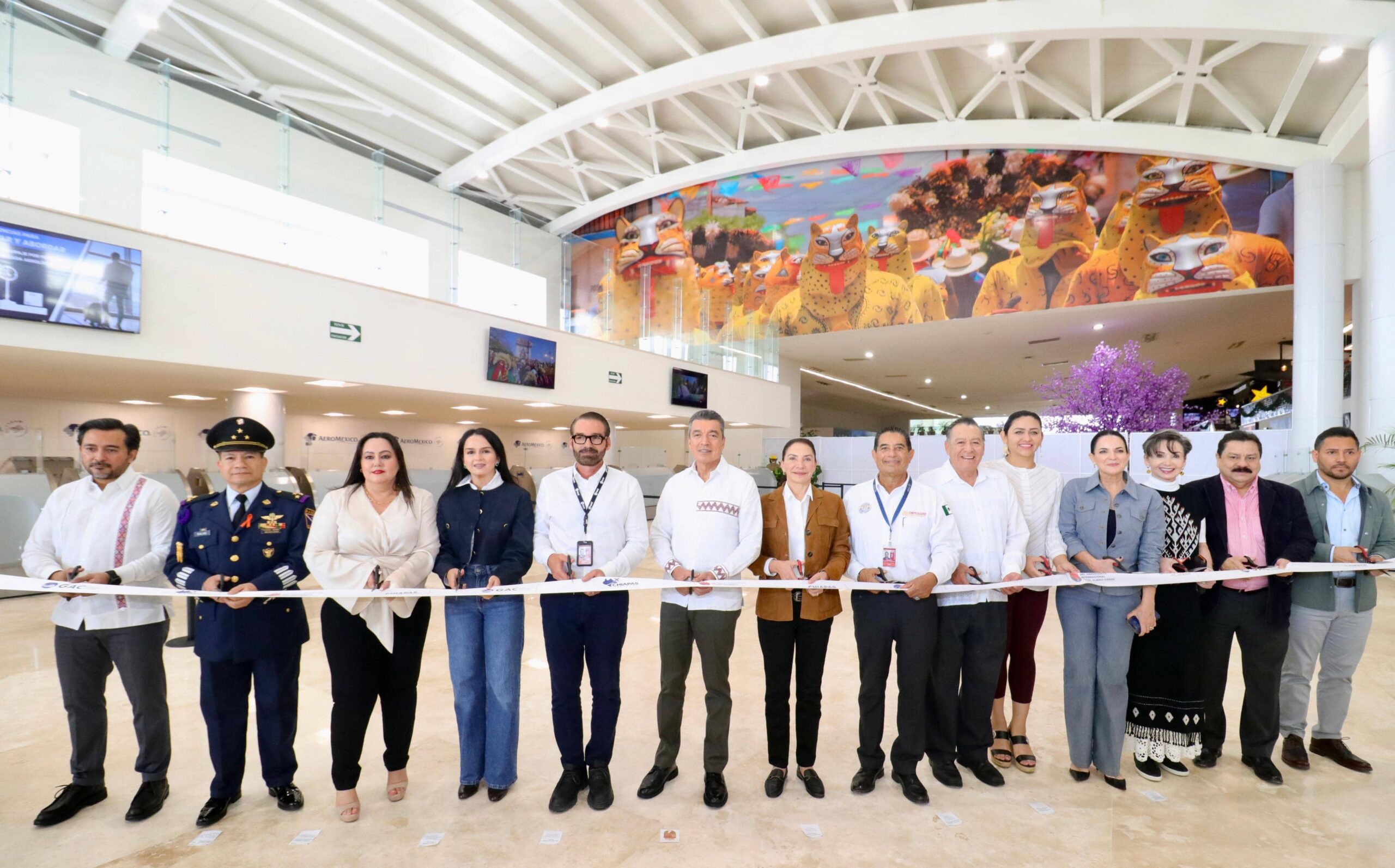 Inaugura Rutilio Escandón infraestructura del Aeropuerto Internacional Ángel Albino Corzo