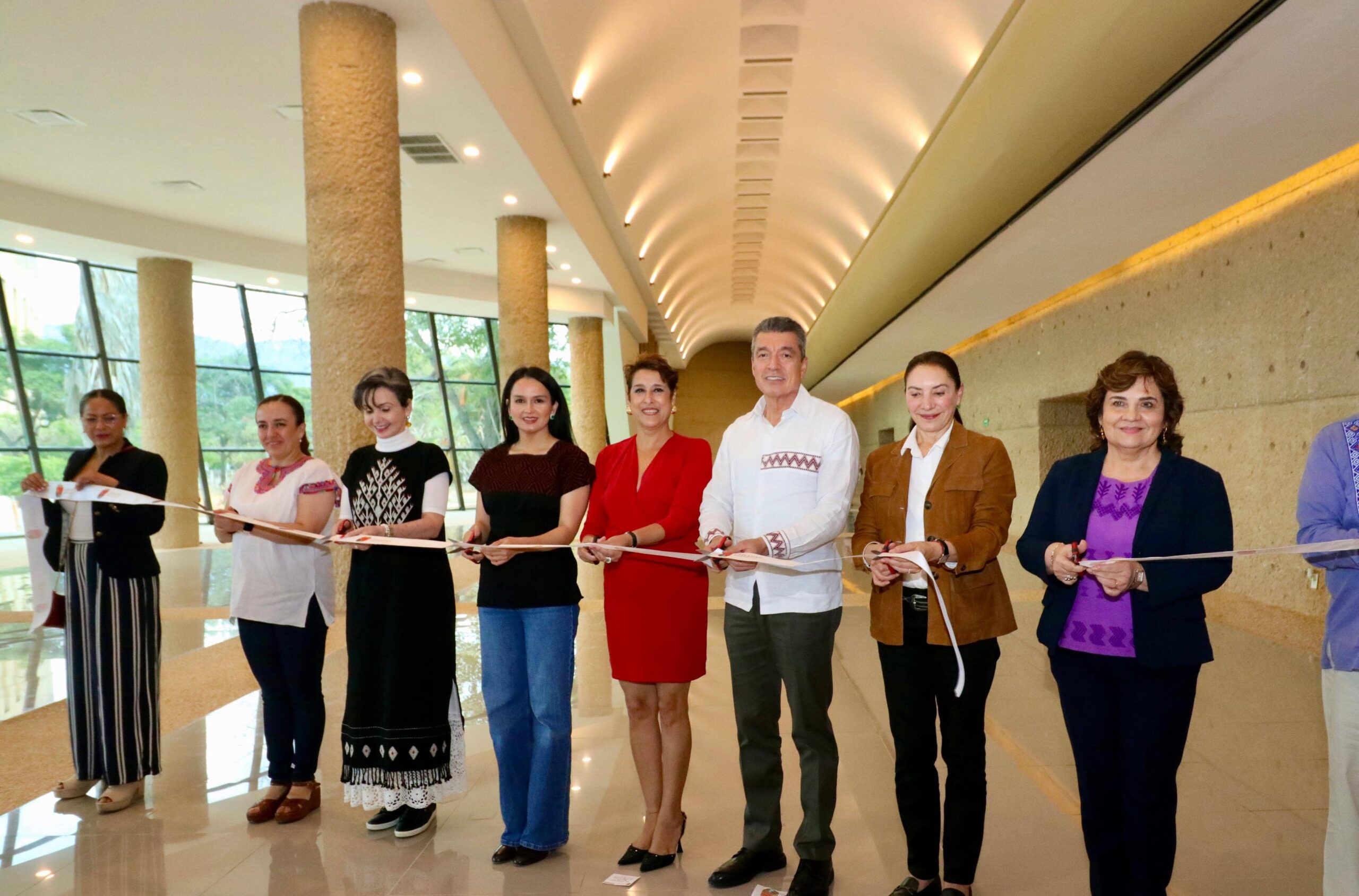 En Tuxtla, Rutilio Escandón inaugura rehabilitación y equipamiento del Centro de Convenciones