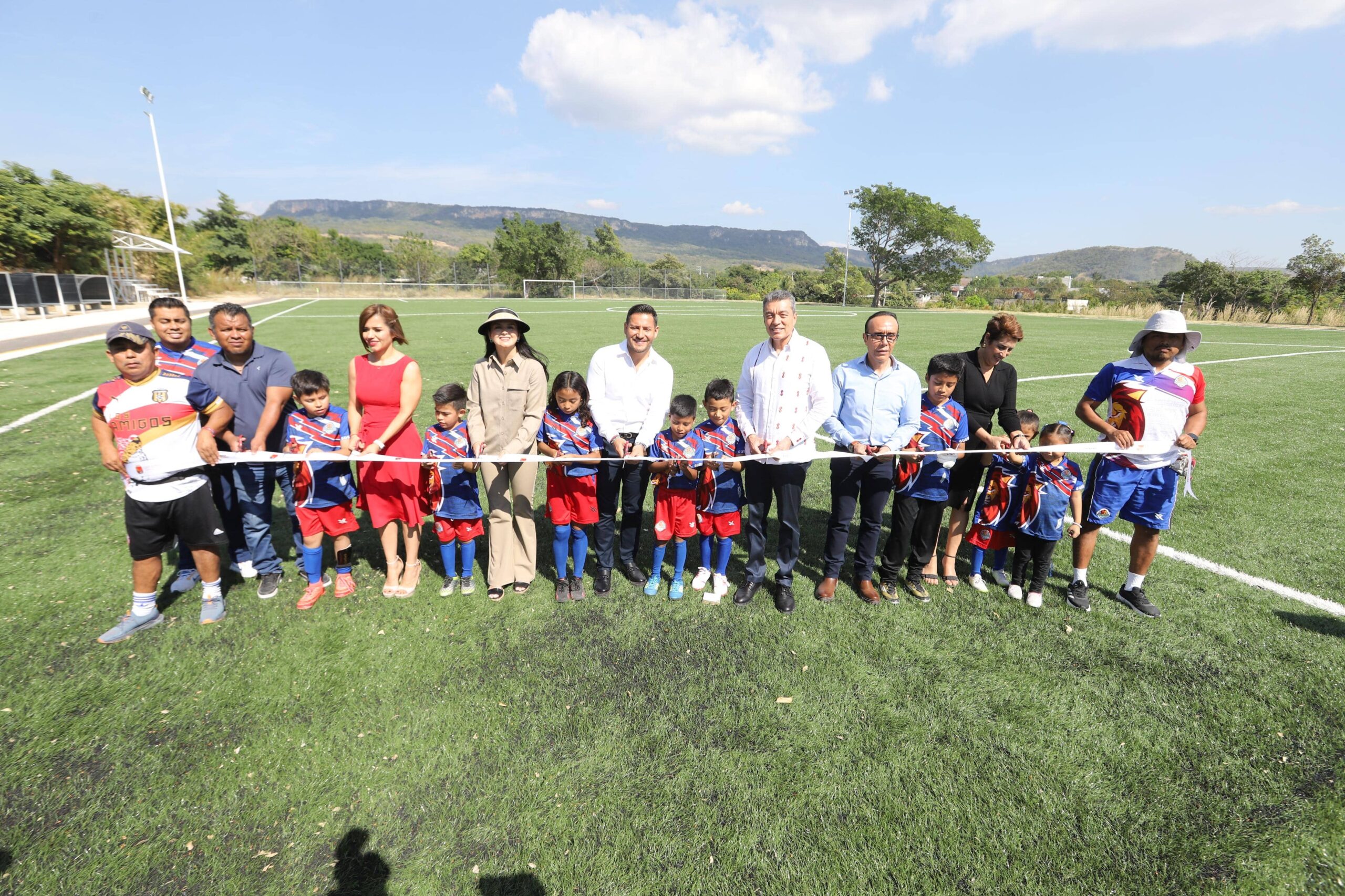 Rutilio Escandón culmina su gobierno entregando obras; inauguró el Multideportivo de Suchiapa