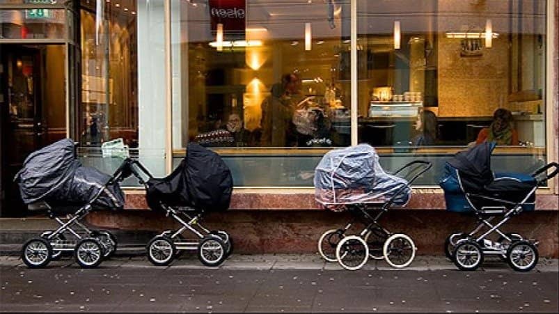 Siesta nórdica, extraña costumbre de dejar a los bebés afuera para que duerman a temperaturas bajo cero